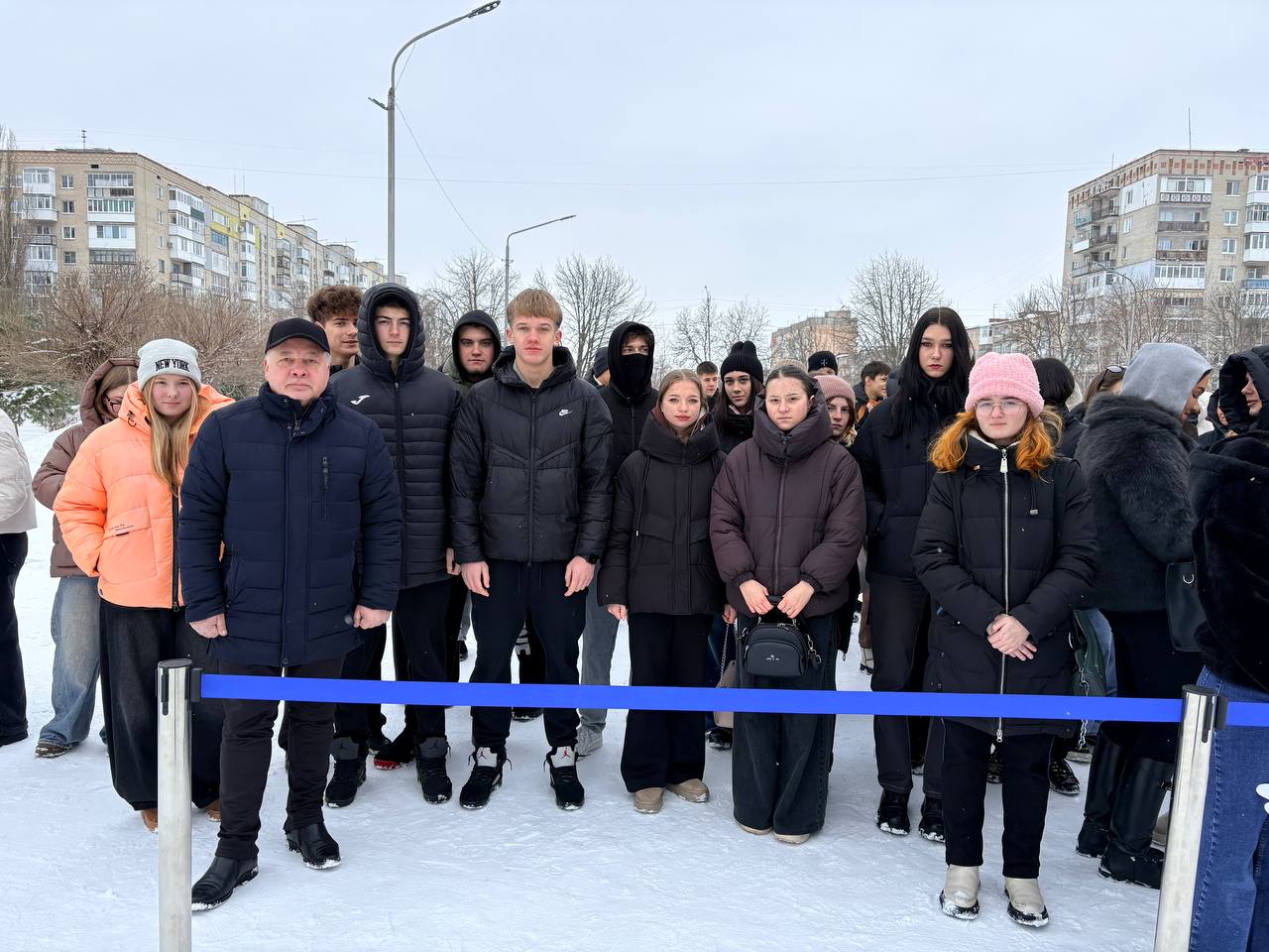 Герої, що тримають небо